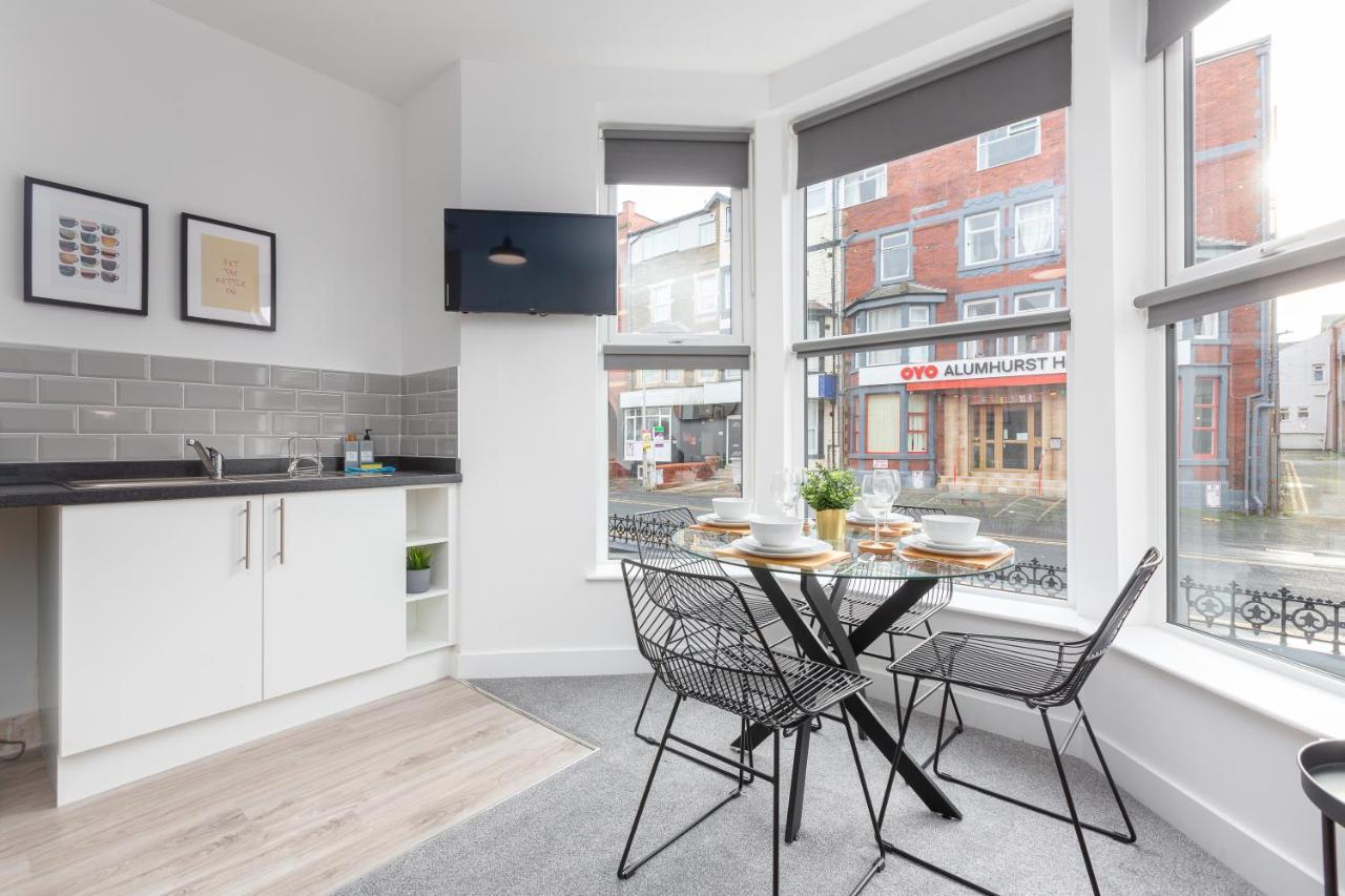 Charles Alexander Short Stay - Charnley House Apartments Blackpool Bagian luar foto